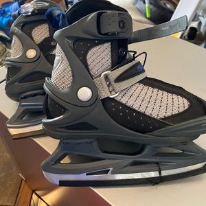 Adjustable youth ice skates
